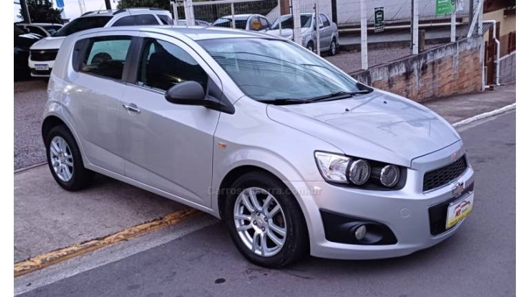 CHEVROLET - SONIC - 2012/2013 - Prata - R$ 38.900,00