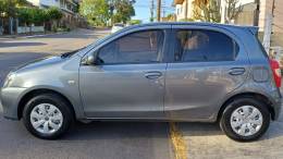 TOYOTA - ETIOS - 2013/2013 - Cinza - R$ 39.900,00