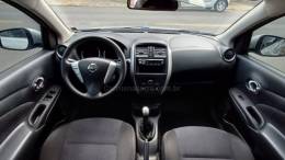 NISSAN - VERSA - 2015/2016 - Prata - R$ 49.900,00