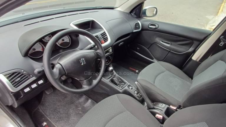 PEUGEOT - 207 - 2011/2012 - Prata - R$ 21.500,00