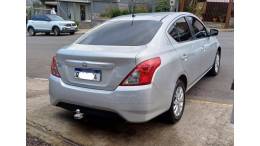 NISSAN - VERSA - 2015/2016 - Prata - R$ 49.900,00