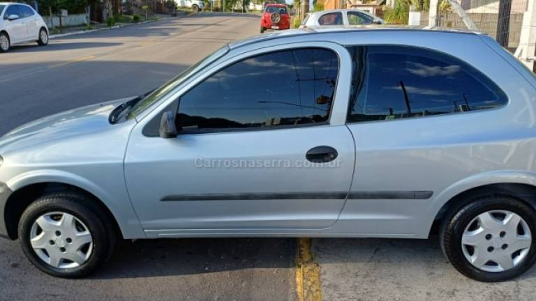 CHEVROLET - CELTA - 2010/2011 - Prata - R$ 16.500,00