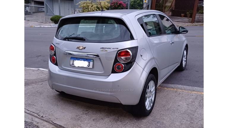 CHEVROLET - SONIC - 2012/2013 - Prata - R$ 38.900,00