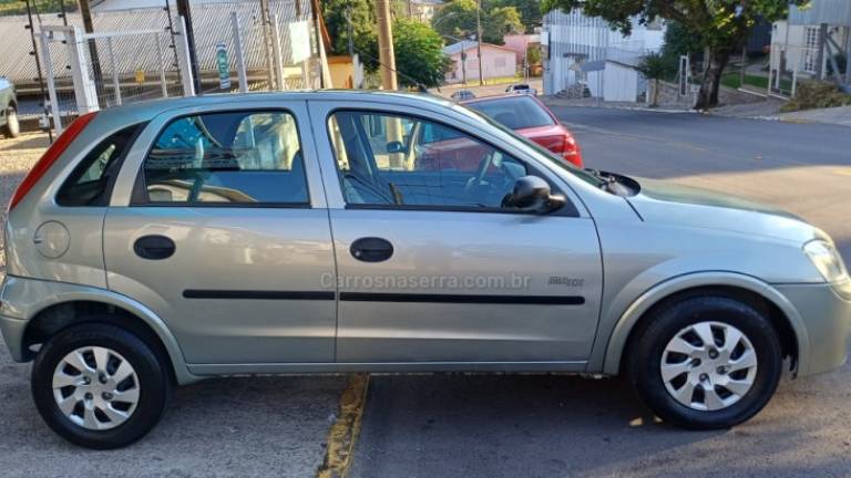 CHEVROLET - CORSA - 2005/2006 - Cinza - R$ 19.900,00