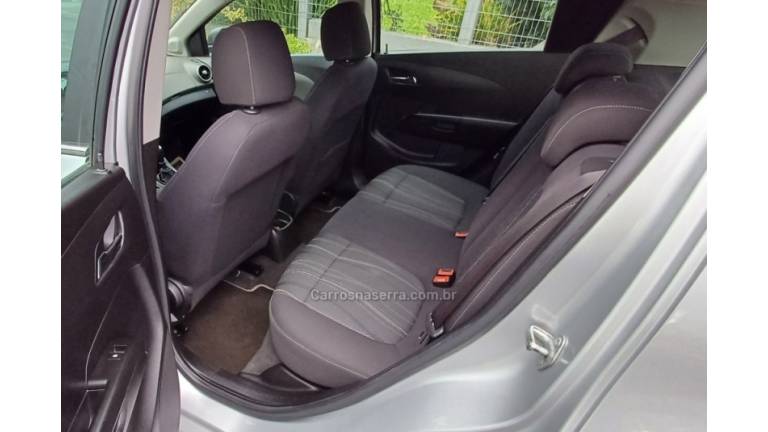 CHEVROLET - SONIC - 2012/2013 - Prata - R$ 38.900,00