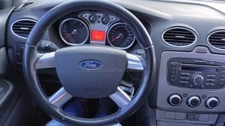 FORD - FOCUS - 2011/2011 - Prata - R$ 34.500,00