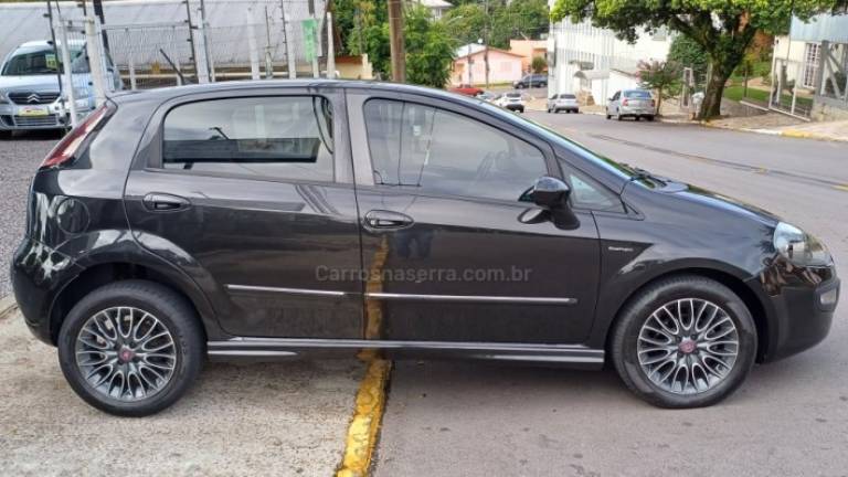 FIAT - PUNTO - 2012/2013 - Preta - R$ 36.900,00