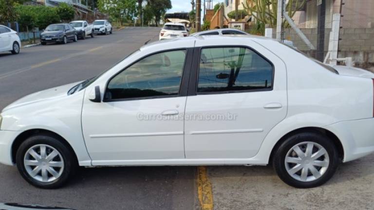 RENAULT - LOGAN - 2012/2013 - Branca - R$ 27.500,00