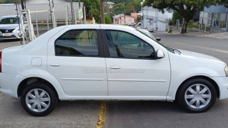 RENAULT - LOGAN - 2012/2013 - Branca - R$ 27.500,00