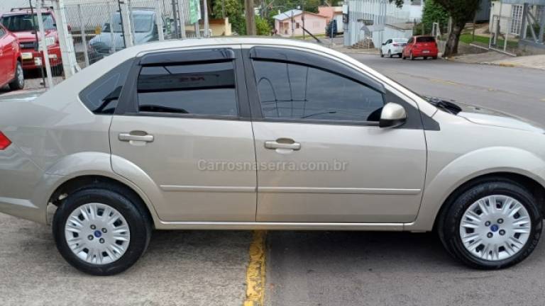 FORD - FIESTA - 2010/2010 - Prata - R$ 26.900,00