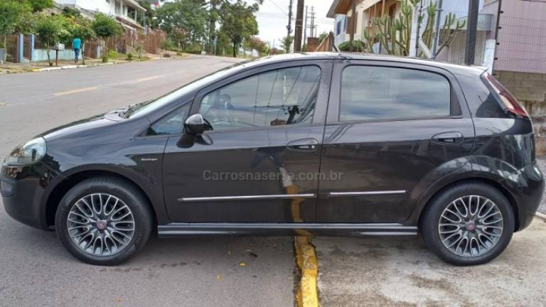 FIAT - PUNTO - 2012/2013 - Preta - R$ 36.900,00