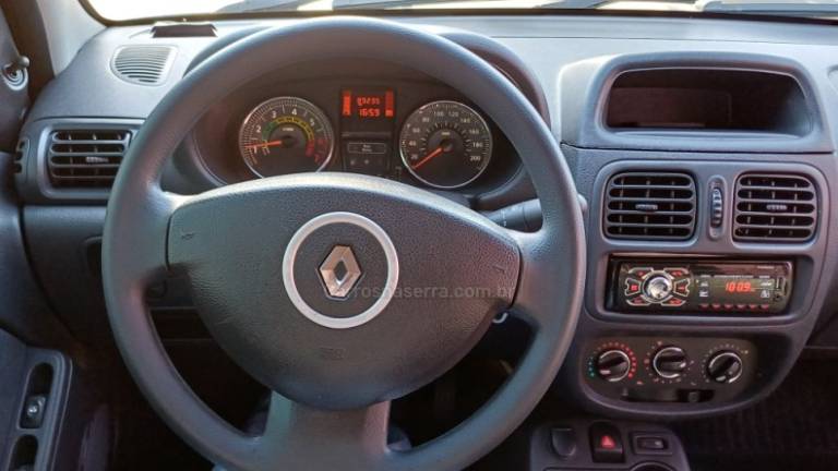 RENAULT - CLIO - 2014/2015 - Prata - R$ 30.900,00