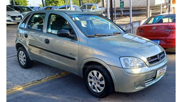 CHEVROLET - CORSA - 2005/2006 - Cinza - R$ 19.900,00