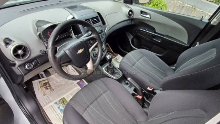 CHEVROLET - SONIC - 2012/2013 - Prata - R$ 38.900,00