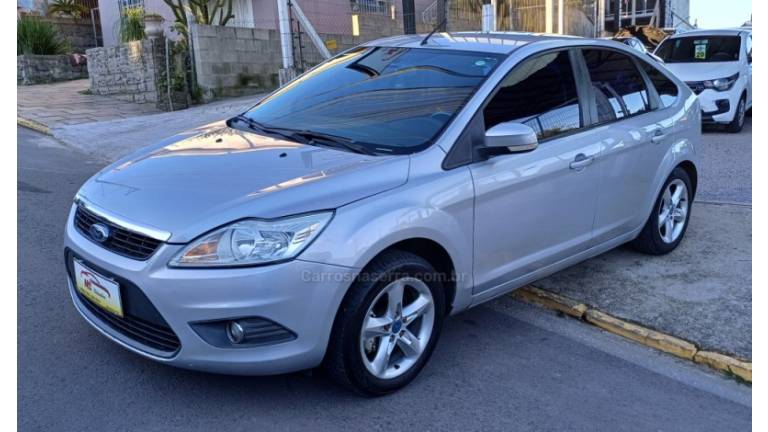 FORD - FOCUS - 2011/2011 - Prata - R$ 34.500,00