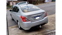 NISSAN - VERSA - 2015/2016 - Prata - R$ 49.900,00
