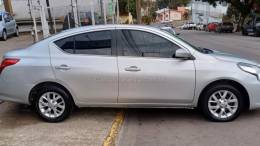 NISSAN - VERSA - 2015/2016 - Prata - R$ 49.900,00