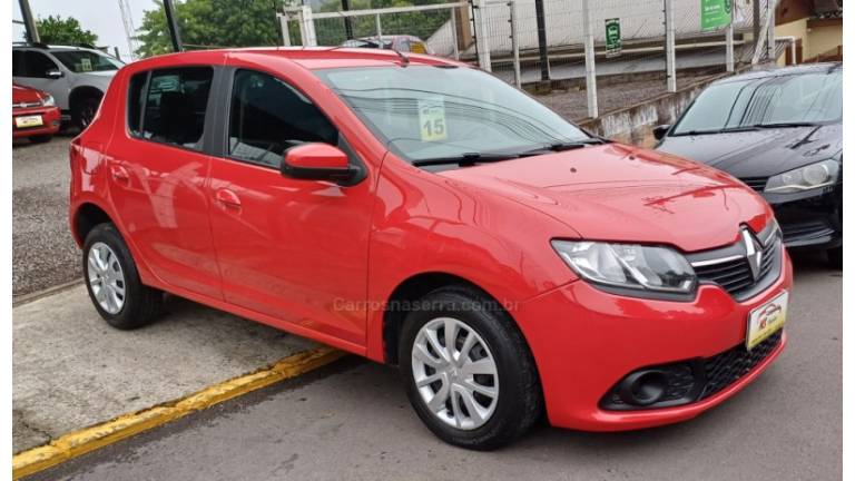 RENAULT - SANDERO - 2015/2015 - Vermelha - R$ 37.500,00
