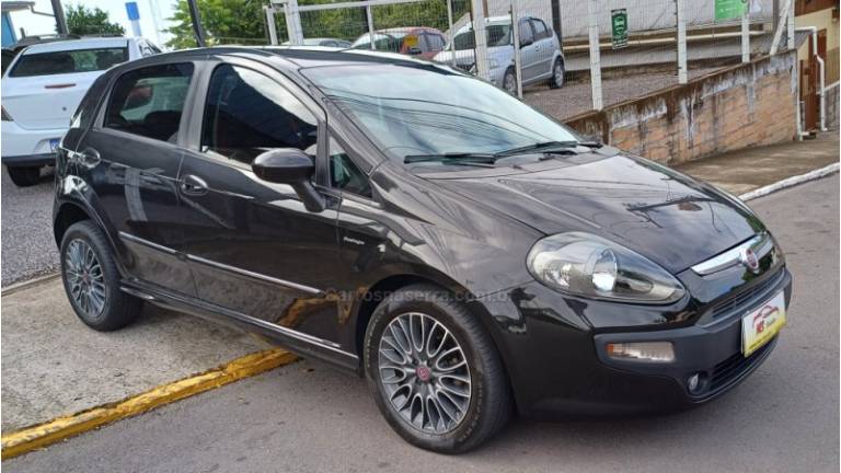 FIAT - PUNTO - 2012/2013 - Preta - R$ 36.900,00