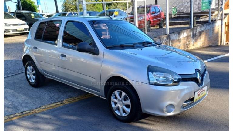RENAULT - CLIO - 2014/2015 - Prata - R$ 30.900,00