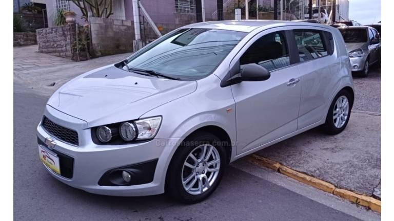 CHEVROLET - SONIC - 2012/2013 - Prata - R$ 38.900,00