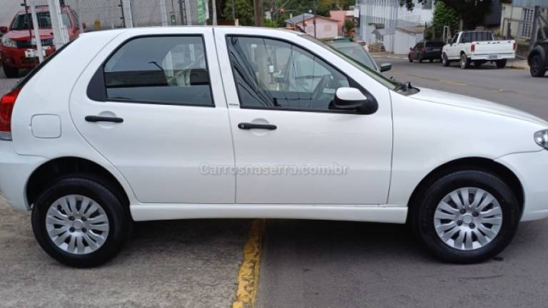 FIAT - PALIO - 2010/2011 - Branca - R$ 24.900,00