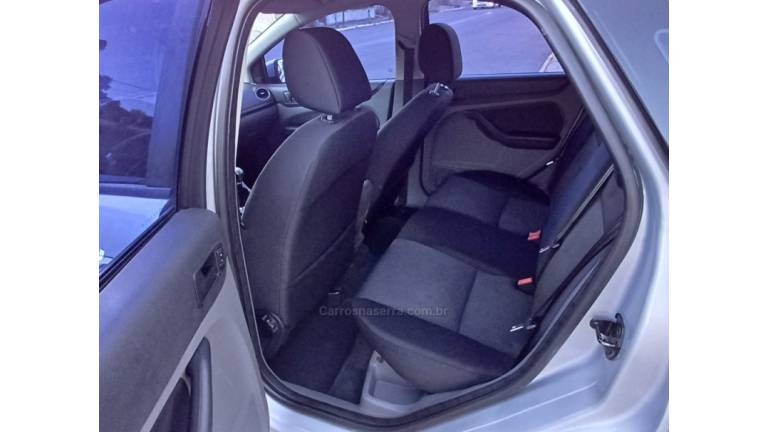 FORD - FOCUS - 2011/2011 - Prata - R$ 34.500,00