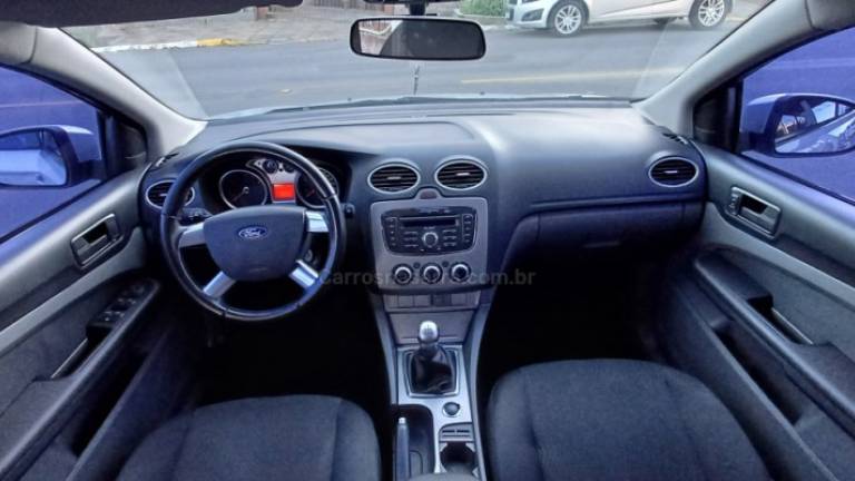 FORD - FOCUS - 2011/2011 - Prata - R$ 34.500,00