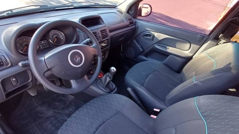 RENAULT - CLIO - 2014/2015 - Prata - R$ 30.900,00