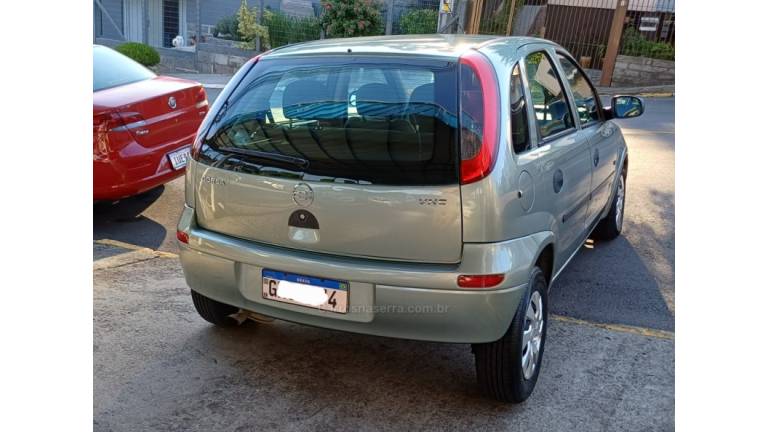 CHEVROLET - CORSA - 2005/2006 - Cinza - R$ 19.900,00
