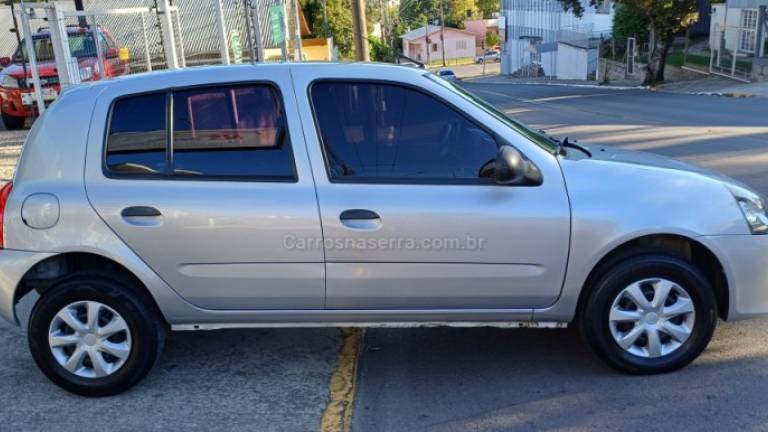 RENAULT - CLIO - 2014/2015 - Prata - R$ 30.900,00