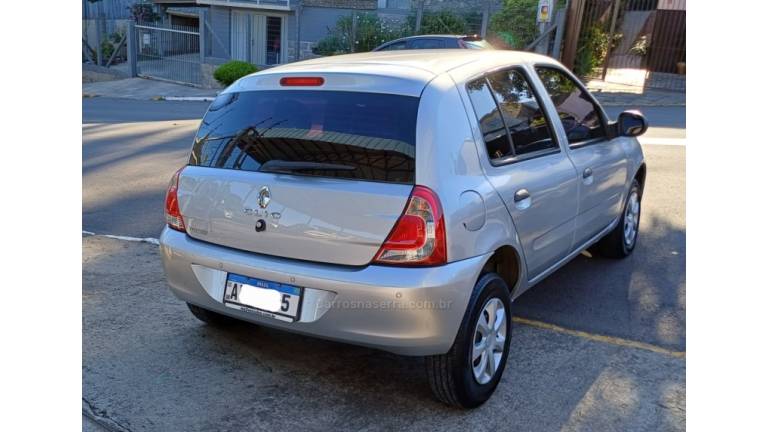 RENAULT - CLIO - 2014/2015 - Prata - R$ 30.900,00