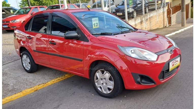 FORD - FIESTA - 2011/2012 - Vermelha - R$ 25.900,00