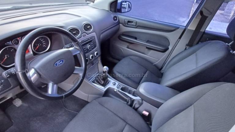 FORD - FOCUS - 2011/2011 - Prata - R$ 34.500,00