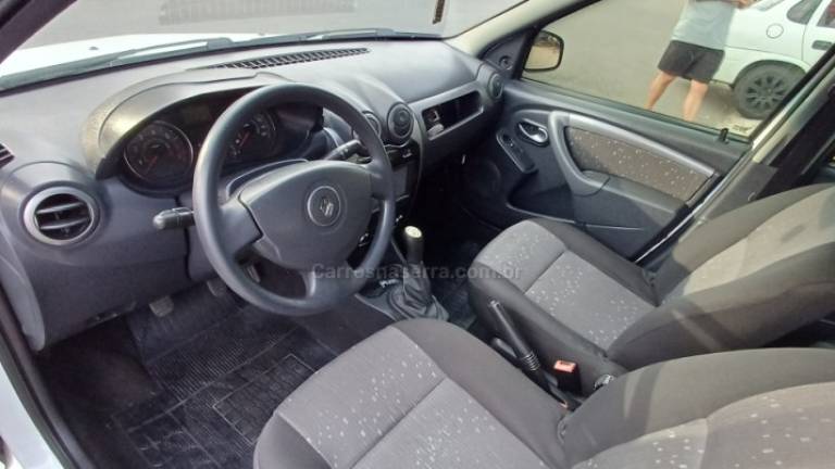 RENAULT - LOGAN - 2012/2013 - Branca - R$ 27.500,00